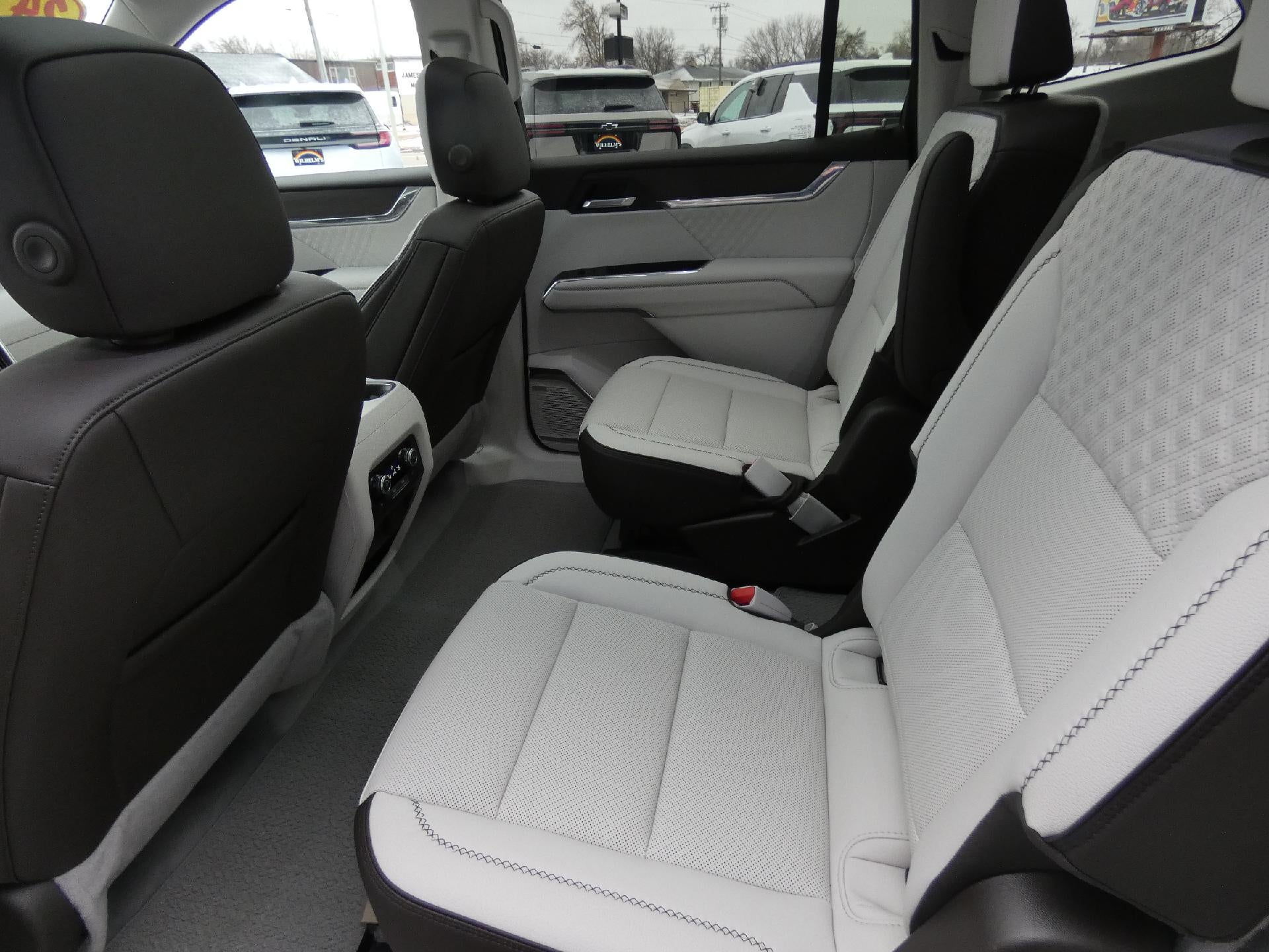 2024 GMC Acadia Denali