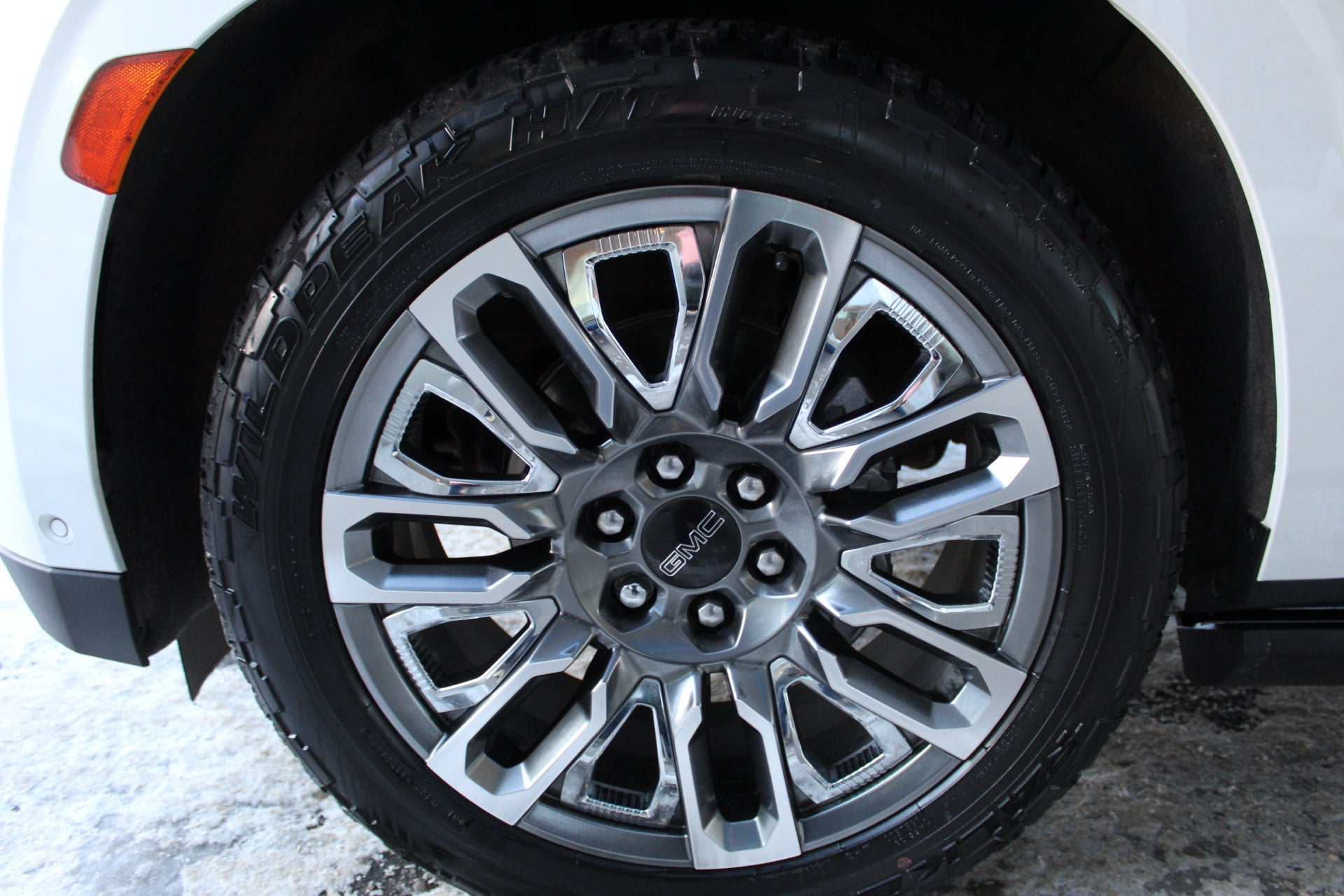 2023 GMC Yukon Denali Ultimate