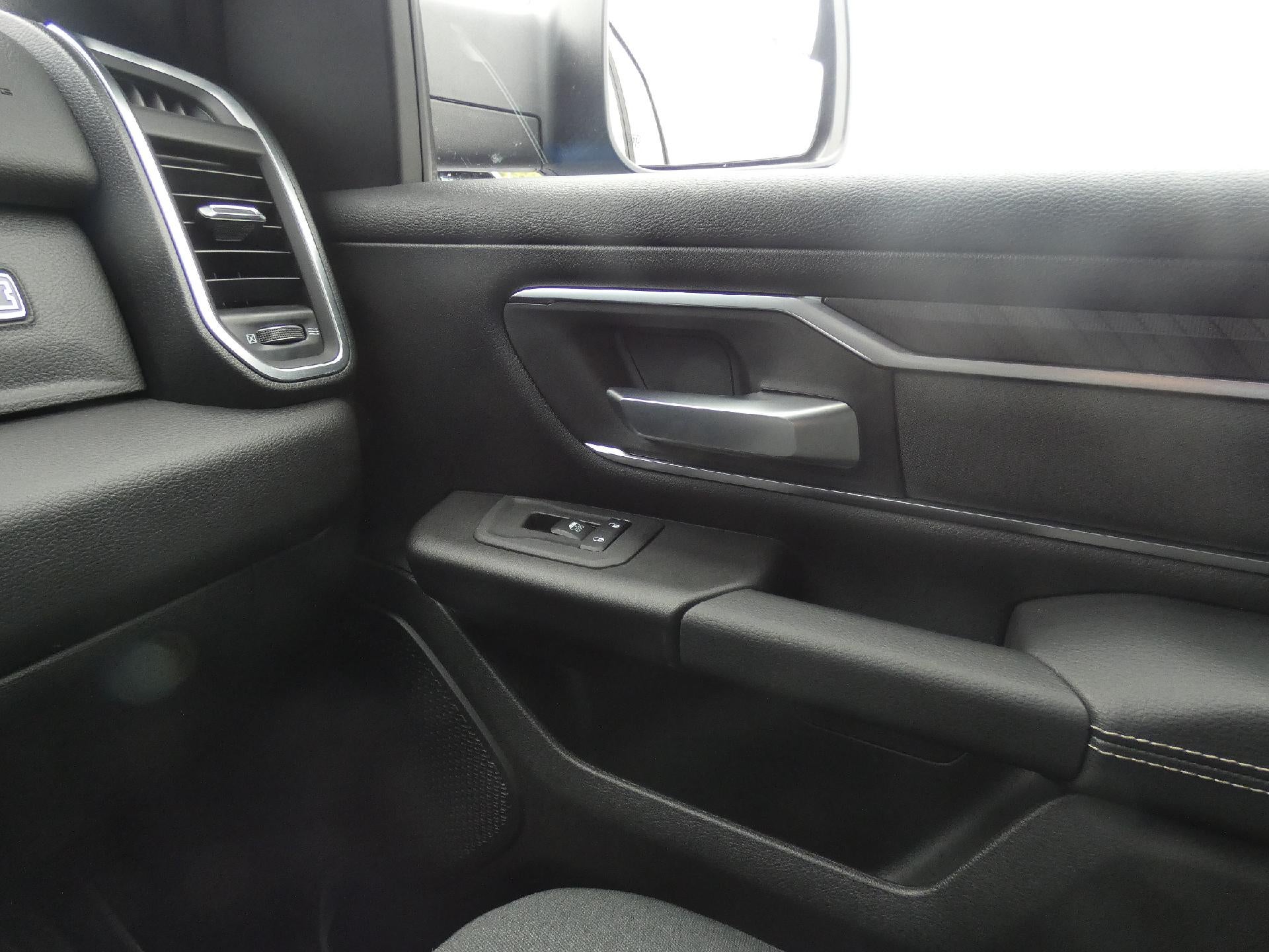 2025 RAM 1500 Big Horn Crew Cab 4x4 5'7" Box