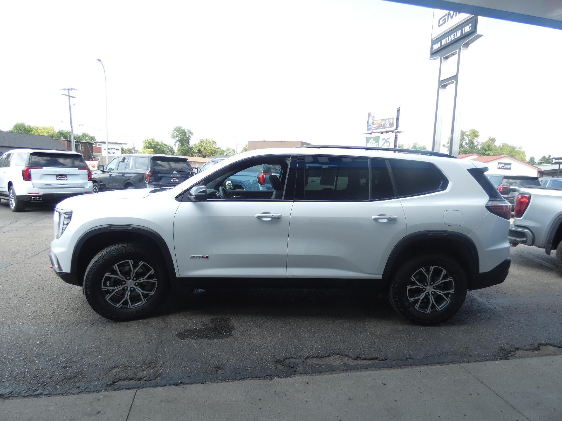 2025 GMC Acadia AT4