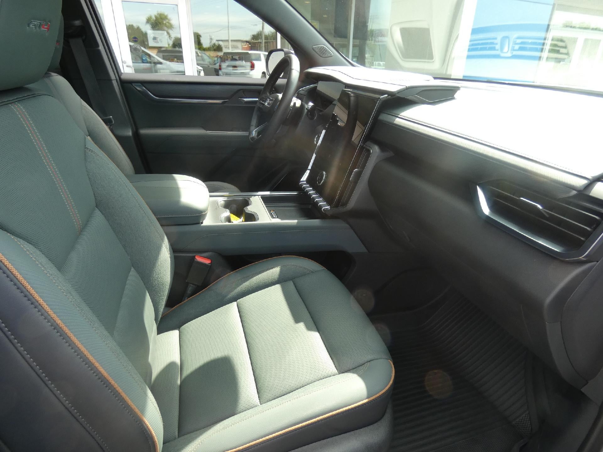 2025 GMC Acadia AT4