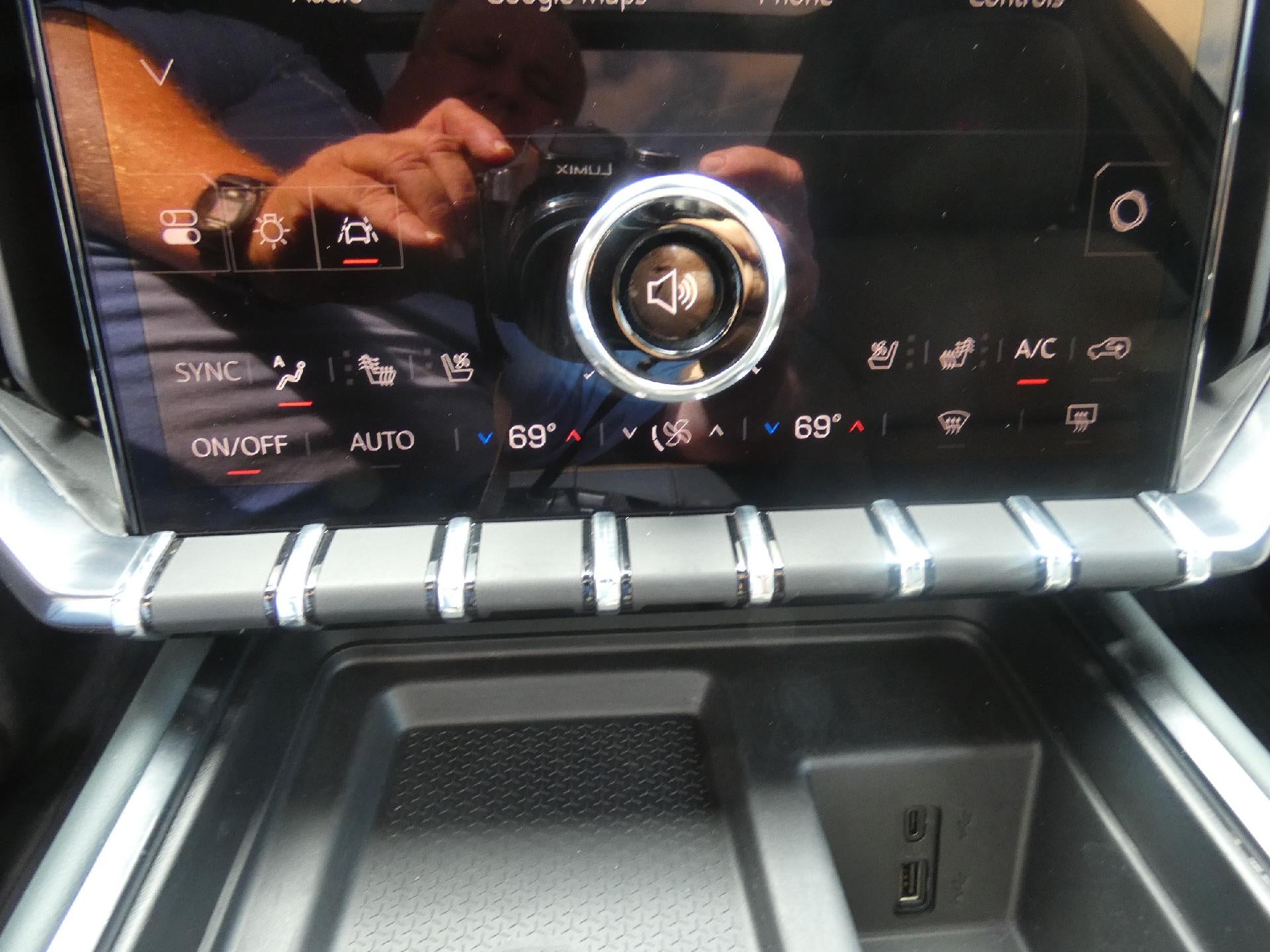 2025 GMC Acadia AT4