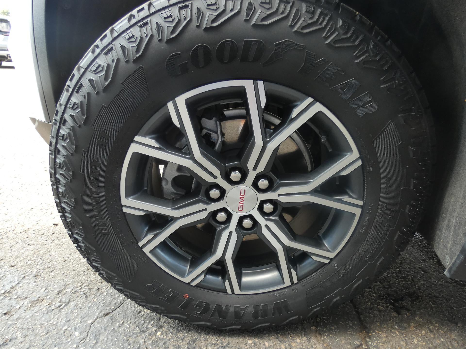 2025 GMC Acadia AT4