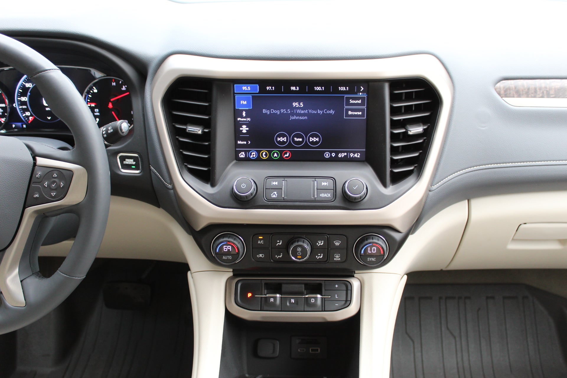 2023 GMC Acadia Denali