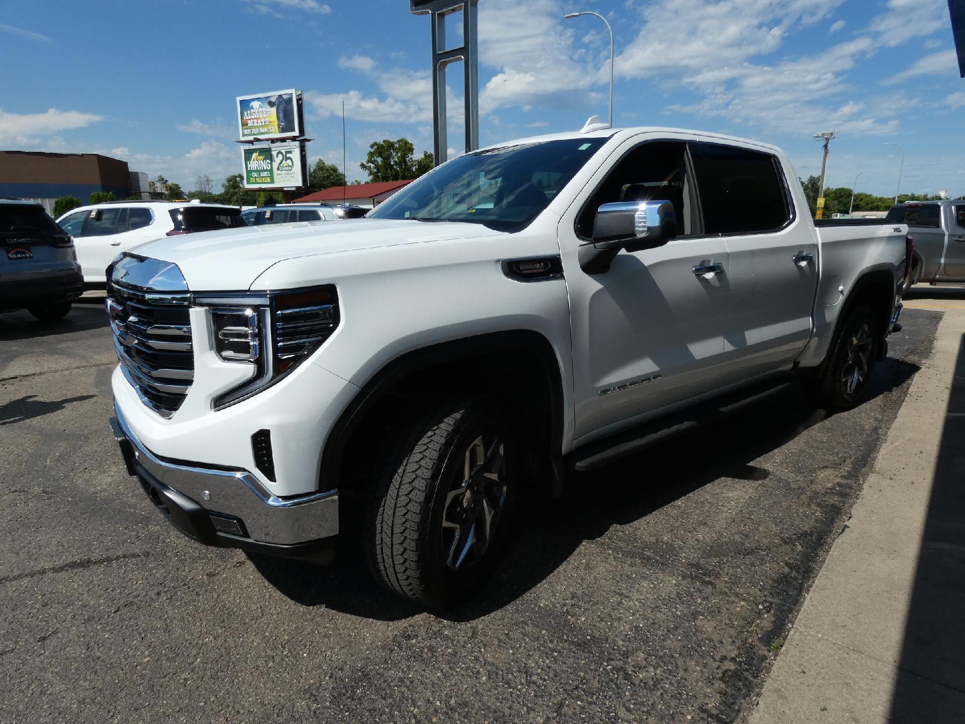 2025 GMC Sierra 1500 SLT