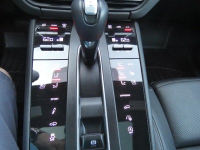 2023 Porsche Macan T
