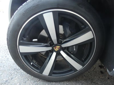 2023 Porsche Macan T